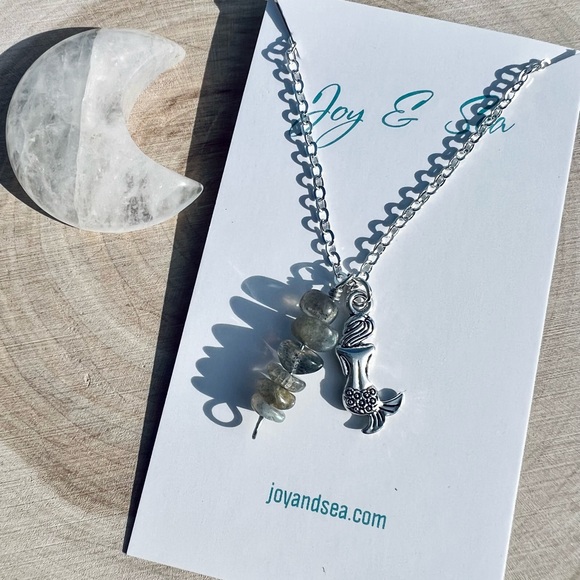 Labradorite Mermaid Crystal Necklace - Picture 4 of 6